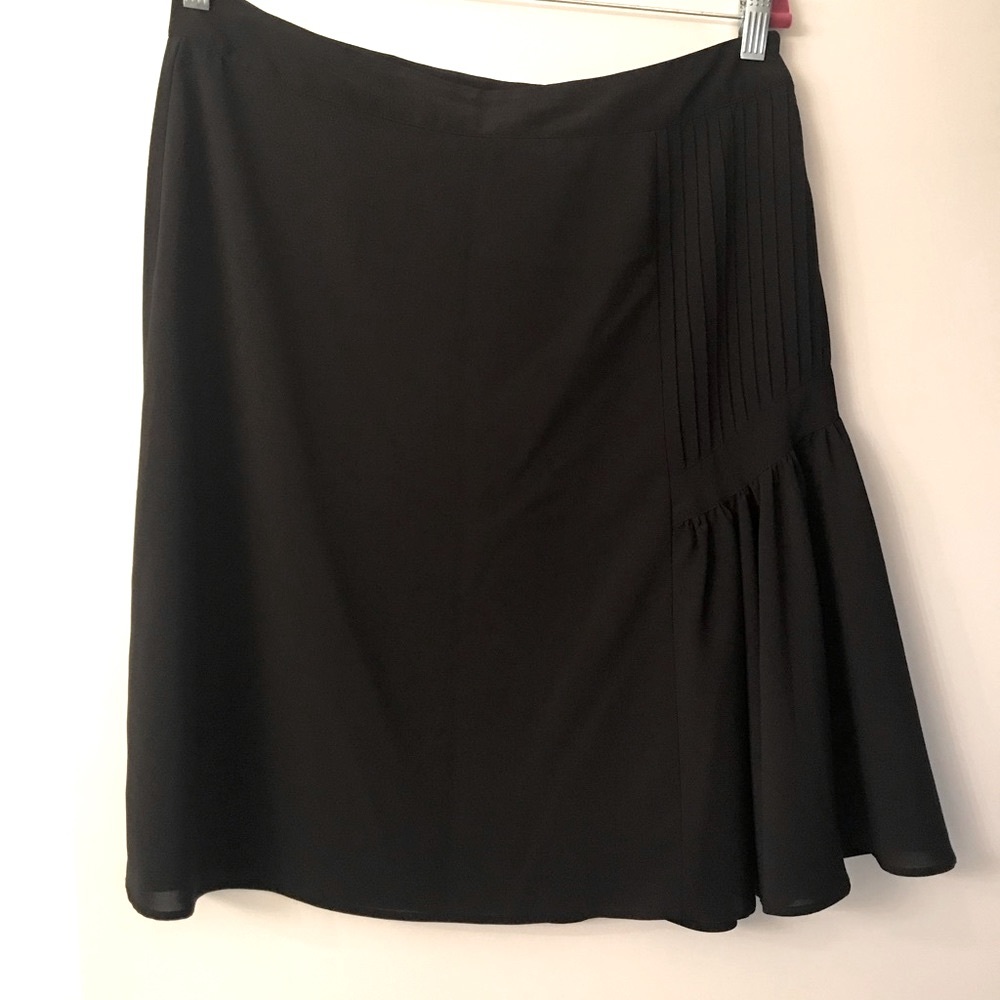 Knee length H&M skirt with pleated and gathered side detail sz 12